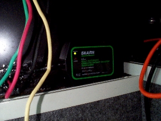 trickle_charger.jpg (60398 bytes)